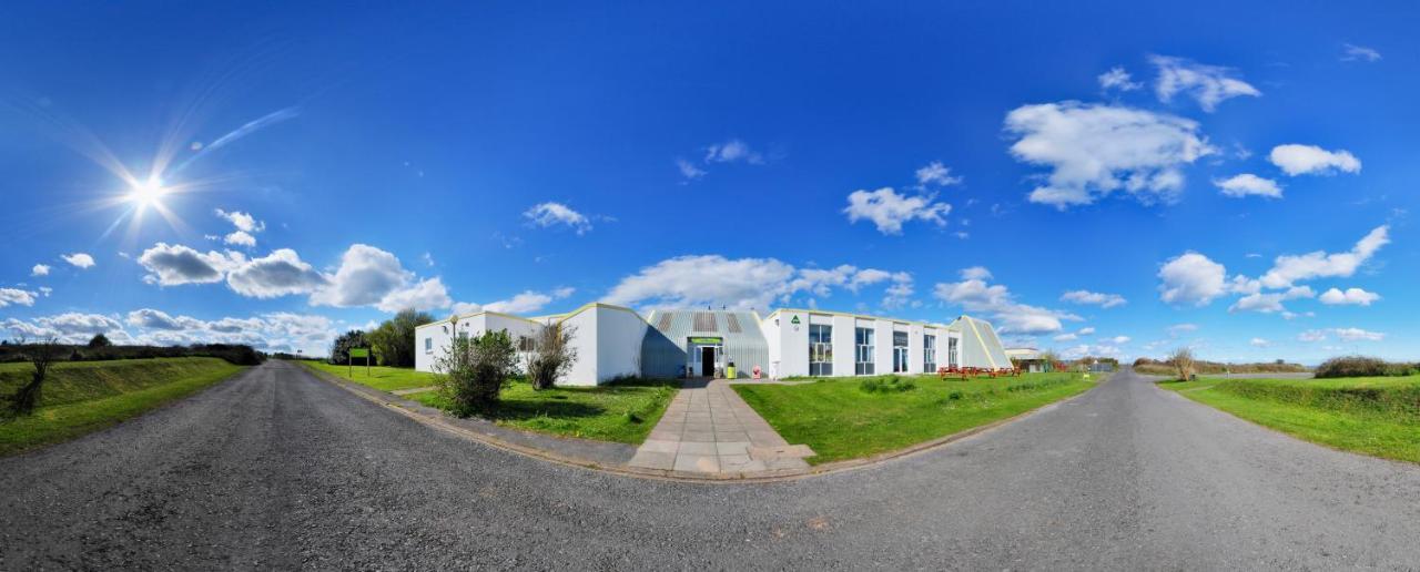 Yha Manorbier Hostel Tenby Exterior photo