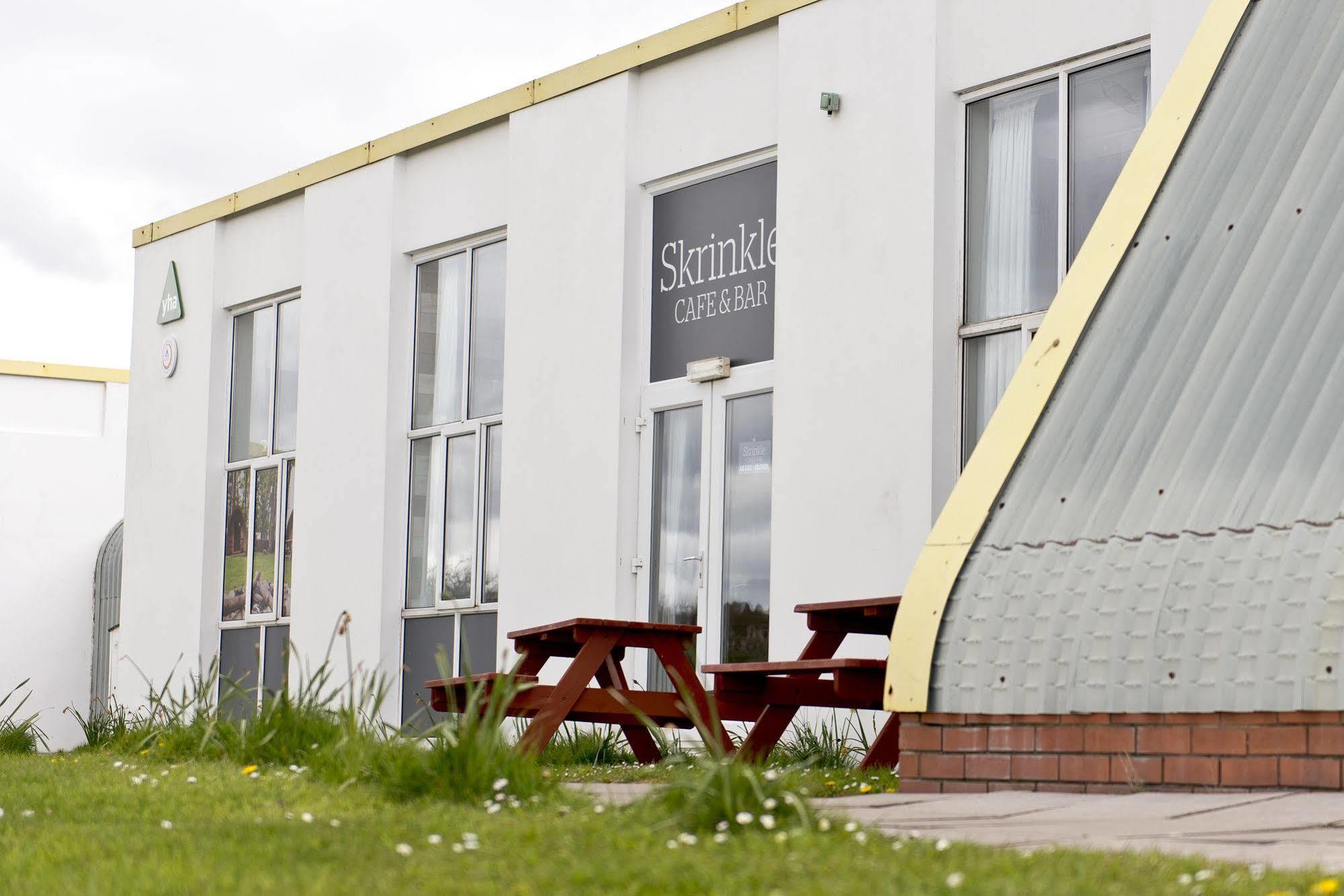 Yha Manorbier Hostel Tenby Exterior photo